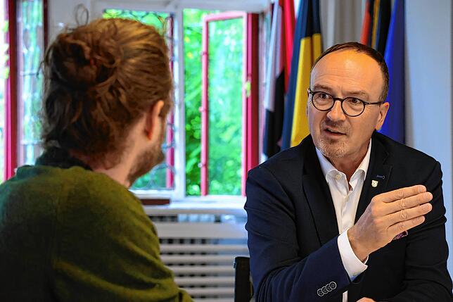 Seit drei Monaten recherchiert Denis Pscheidl für den Südkurier zum Thema Klimaschutz in Konstanz. Vom OB wollte er unter anderem ...