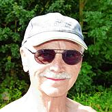 Friedrich Retzer, 73, trainiert am Gehrenberg, um Kondition fürs Wandern in den Bergen zu bekommen.