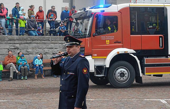 Auch Öffentlichkeitsarbeit gehör zum weiten Aufgabenfeld des Markdorfer Feuerwehrkommandanten – wie hier bei einer ...