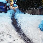 Wie soll auf dieser Schmalspur ein Kinderwagen vorankommen?