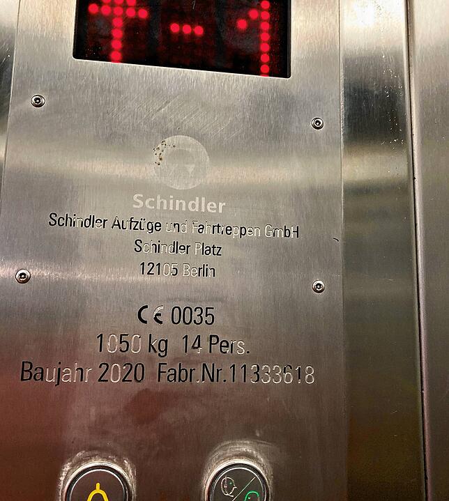 Die Farbe ist schon etwas ab in den vor fünf Jahren gebauten Aufzügen am Villinger Bahnhof. Aber an den maximalen ...