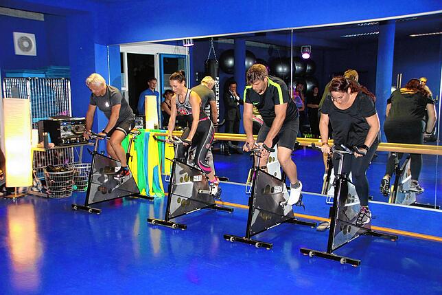 Das Singener Gesundheitsstudio Move muss wegen der coronabedingten Schließung alle Kurse, wie Indoor-Cycling in der Gottmadinger Filiale ...