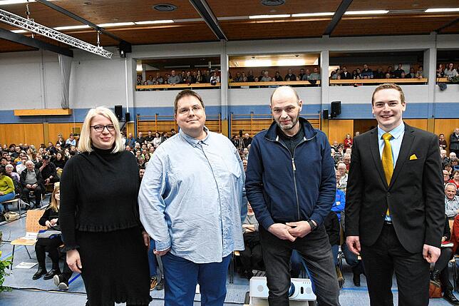 Kommunale Kandidatenvorstellung zur Bürgermeisterwahl 2023 in der Randenhalle in Tengen (von links): Katja Wosiewicz, Markus ...