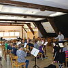Der Stadtkapellen-Nachwuchs im aktuellen Probelokal unter dem Dach der Schule. Die Musiker teilen sich den Raum mit dem Heimat- und ...