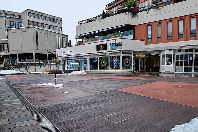 Der erste Teilbereich des Marktplatzes ist fertiggestellt. KOmplett soll die Sanierung des Marktplatzes bis Anfang Mai abgeschlossen ...