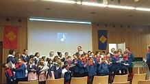 Der Poppele-Nachwuchs beeindruckt bei der Jubiläumsfeier im Saal der Bildungsakadmie mit einem selbstgeschrieben Song. Bild: Hannes ...