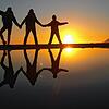 Mittsommernacht: Auf den Lofoten und den Vesterålen in Nordnorwegen ist sie um den 21. Juni herum wochenlang erlebbar.