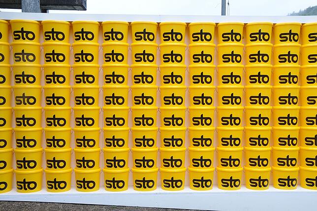 Stilprägend für das ganze Baugeschäft: Sto-Eimer bei der Hauptversammlung des Unternehmens in Stühlingen.