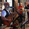 Er beherrscht die rockigen und die ruhigen Töne: Italo-Musiker Gianni Dato sorgte beim Galeriefest in der Mühle für die musikalische ...