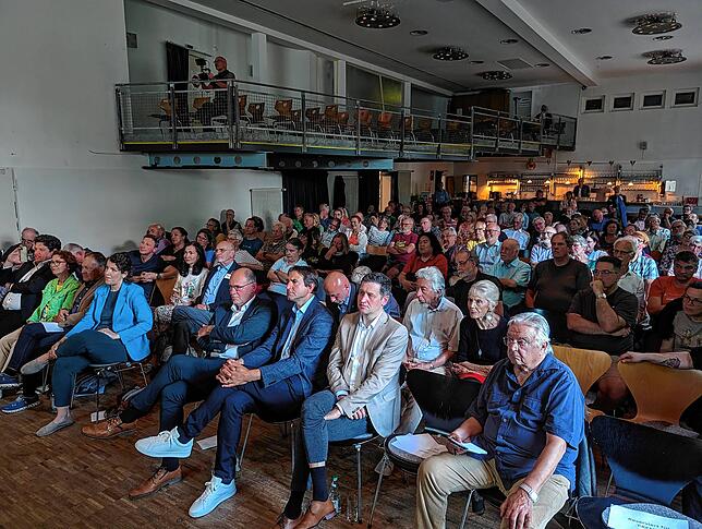 Das Kulturzentrum Gems in Singen ist gut gefüllt.