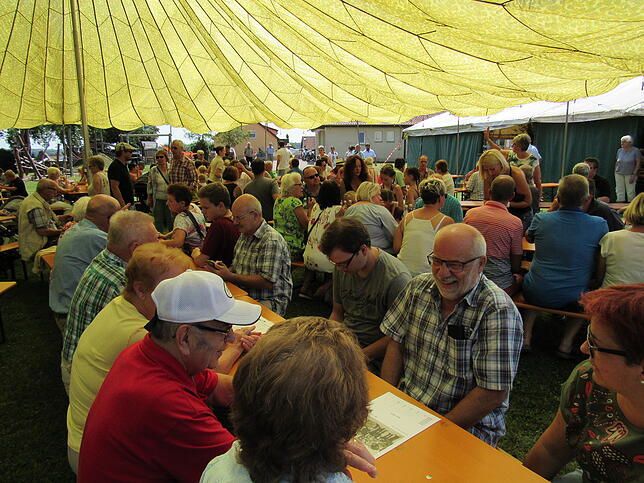 Bild 22: Bilder: Heißes Sommerfest in Engelswies mit Blaskapelle Peng