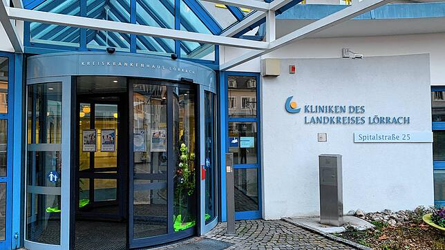 Die Kliniken des Landkreises Lörrach, hier das Krankenhaus in Lörrach, bitten Angehörige, auf Besuche zu verzichten.