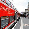 (Archivbild) Die Deutsche Bahn – hier ein Zug der Schwarzwaldbahn am Bahnhof in Konstanz – behandelt die Region seit Jahrzehnten ...