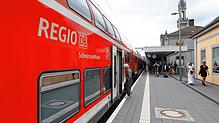 (Archivbild) Die Deutsche Bahn – hier ein Zug der Schwarzwaldbahn am Bahnhof in Konstanz – behandelt die Region seit Jahrzehnten ...