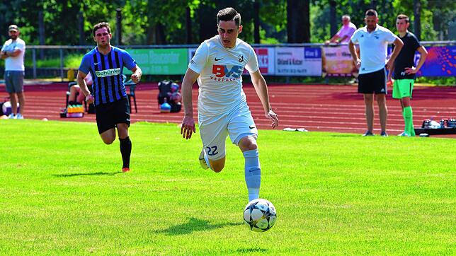 Zug zum Tor: Bruno Golic (vorn) ist mit derzeit sechs Treffern der beste Torschütze des Bezirksliga-Spitzenreiters FC Erzingen.