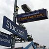 Der Zugzielanzeiger im Bahnhof Stockach zeigt &bdquo;nach Radolfzell&ldquo; an. In den kommenden Tagen könnte es auf der Strecke ...