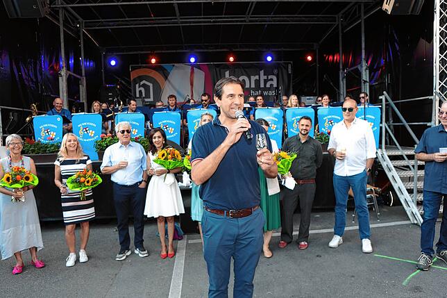 Bild 28: Bilder vom Weinfest Konstanz 2024: Feiern auf dem Stephansplatz