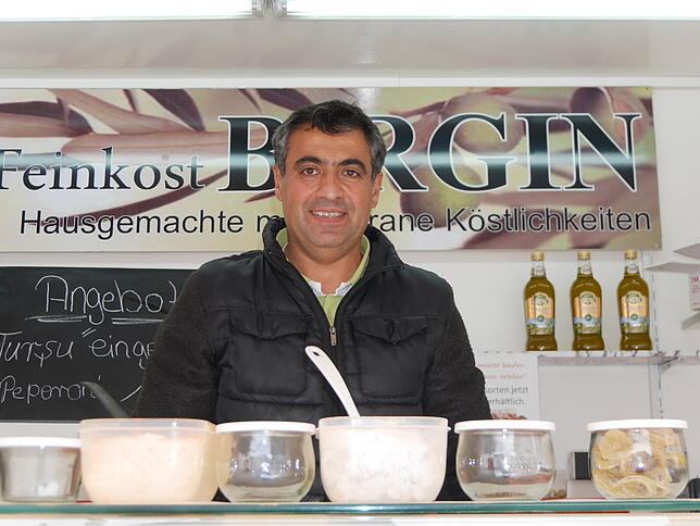 Alternative: Der Feinkoststand der Familie Birgin bietet bereits seit vielen Jahren auf dem Bad Säckinger Wochenmarkt mediterrane ...