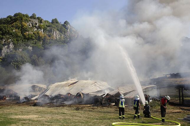 Bild 23: Bilder vom Brand eines Hof-Gebäudes auf dem Hohentwiel