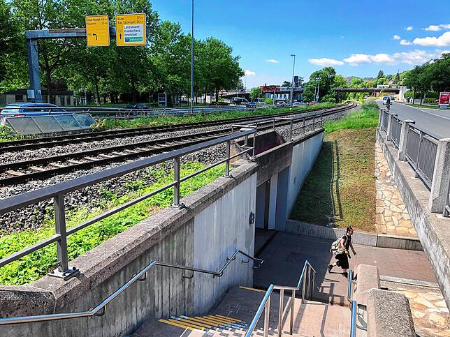 Bahnhalt Waldshut-West: Die Bahnsteige für den Bahnhaltepunkt Waldshut-West sollen aus Richtung Innenstadt über die bestehende ...