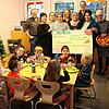 Das Familienzentrum St. Nikolaus ist froh über die Spende der Bürgerstiftung für das gesunde Frühstück. Im Bild (stehend von links) ...