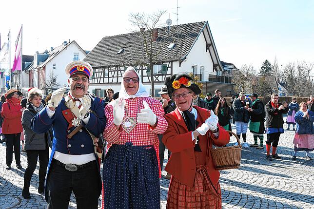 Narrenprominenz (von links): Narrebolizei Rüdiger Grundmüller, Eierwieb Uwe Seeberger, Narremodder Ekkehard Halmer.