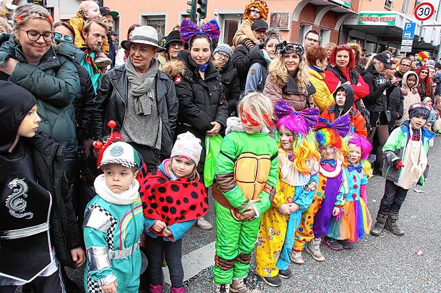 Bild 5: Fasnets-Umzug der Poppelezunft in Singen &ndash; Teil 1
