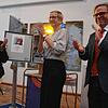 Cornelia Stamm Hurter, Bürgermeisterin Vera Schraner und Carsten Gabbert feiern, dass Büsingen in Notfällen durch das Amt für ...