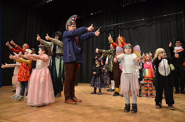 Bild 17: Bilder von der bunten Fasnacht für Senioren in der Stadthalle