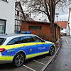 Die Polizei steht in der Nähe des Wohnhauses der Kretschmanns in Laiz.