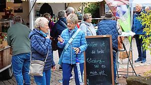 Der Naturparkmarkt auf dem Unterkirnacher Mühlenplatz lädt zum gemütlichen Bummeln und Einkaufen. Regionale Produkte stehen hier im ...