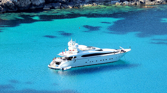 Mallorca lockt mit dem blauen Wasser und wunderschönen Küsten auch internationale Stars an, die am liebsten auf teuren Luxus-Jachten ...