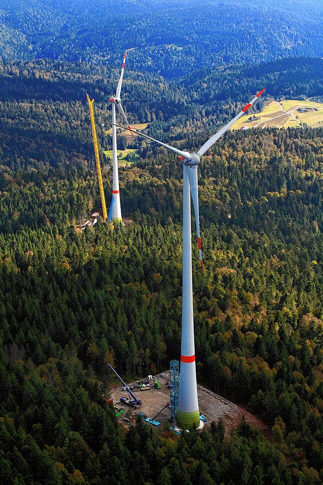 Die insgesamt Windkraftanlagen bei Gersbach wurden 2016 errichtet. So könnte es auch auf dem Ödland aussehen. Allerdings dürfte dies ...