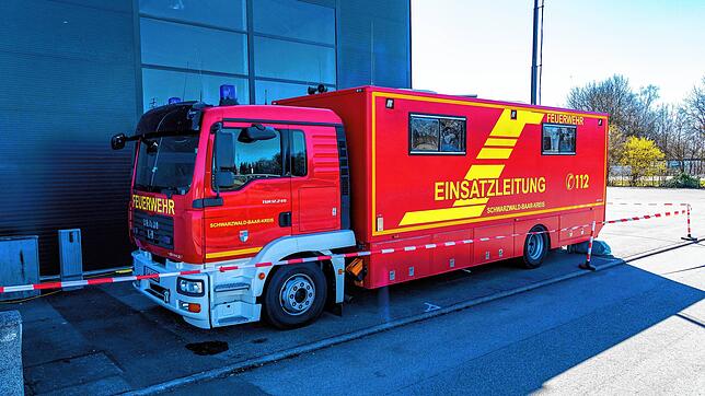 Großer Rettungskräfte-Einsatz wie hier bei der Corona Ambulanz auf dem Messegelände in Schwenningen. Ab Montag, 30. März, wird an der ...