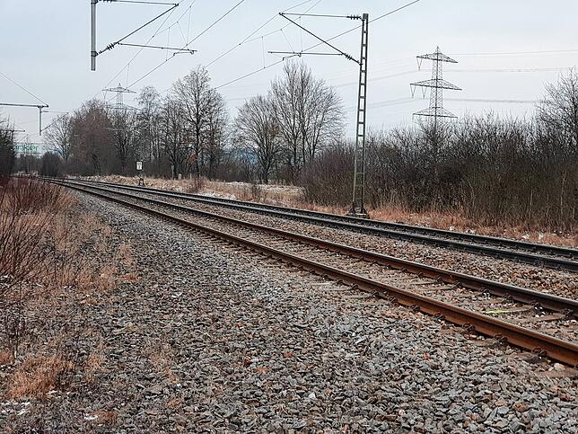 Die Bahnstrecke von Villingen ins Brigachtal. Hier, vor Marbach, stand am Mittwochmorgen eine Stunde lang ein Zug mit Passagieren.