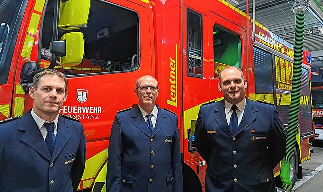 In der hauptamtlichen Wache der Feuerwehr Konstanz: (von links) der stellvertretende Kommandant Thilo Kreuzer, Kommandant Bernd Roth und ...
