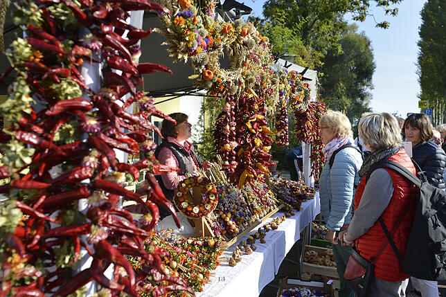 Scharfe Sache: Neben den traditionellen Büllezöpfen fanden sich unter anderem Chillischoten auf dem Büllefest in Moos. Bild: Gerald Jarausch