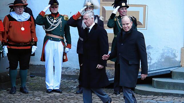 Fürst Albert II. von Monaco (rechts) und König Philippe von Belgien waren Gäste bei der Trauerfeier für Max Markgraf von Baden auf ...
