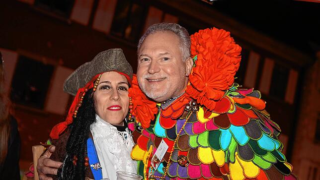 Bild 7: Schmotziger Dunschtig: So bunt ist das närrische Treiben in der Altstadt