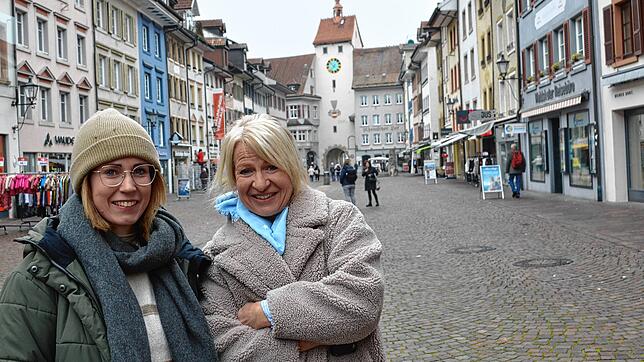 Führen Gespräche mit Inhabern und Pächtern: Die beiden Citymanagerinnen Carina Kirves (links) und Monika Studinger.