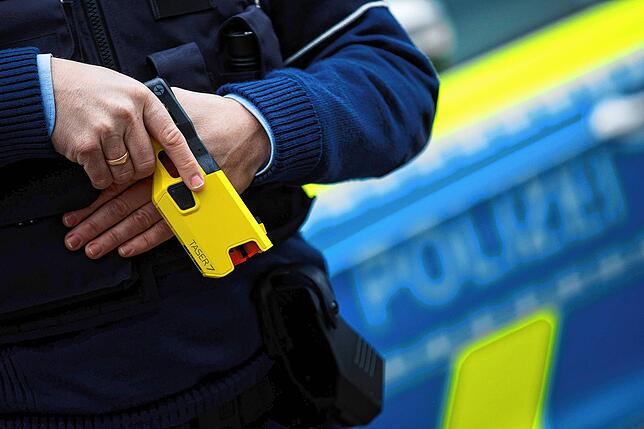 Derzeit in aller Munde: ein Distanz-Elektroimpulsgerät (DEIG oder auch Taser)