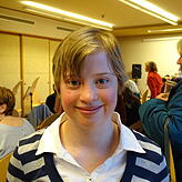Die 15-jährige Johanna Buser aus Altheim erzählt: "Andere Menschen lächeln mir oft zu. Beim Musikverein Altheim lerne ich Trompete."