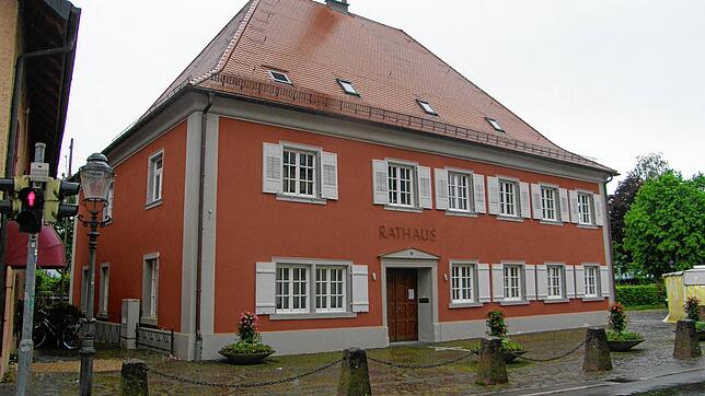 Wer zieht in das Allensbacher Rathaus ein? Der Amtsinhaber möchte zwar bleiben, doch klar unterstützt wird er &ndash; zumindest von den ...