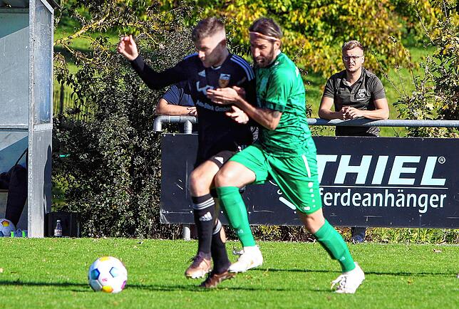 Bild 25: Spannendes, torreiches Duell zwischen TSV Aach-Linz und SV Mühlhausen. Wir haben die besten Bilder!