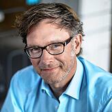 „Manfred Hölzl hat ein untrügliches Gespür für Menschen, die ihr Herz am rechten Fleck haben. Das hat ihn selbst trotz aller ...