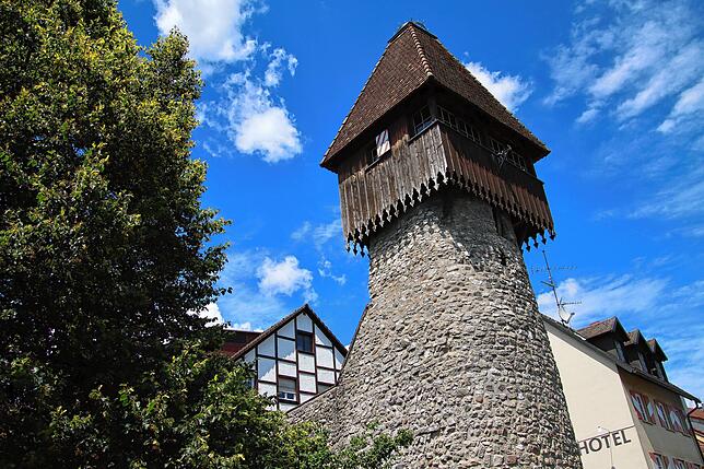 Der Storchenturm ist das Wahrzeichen von Tiengen. Er wurde um 1300 herum erbaut und war früher Teil der alten Stadtbefestigung.