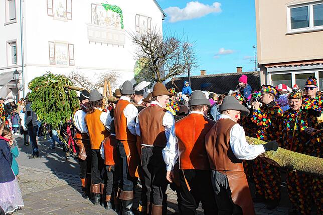 Bild 30: Kinderumzug und Setzen des Kindernarrenbaums in Stockach (Teil 2)