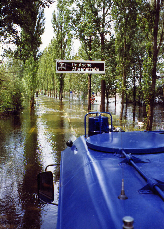 Bild 2: Archivfotos vom Hochwasser 1999: Reichenau vom Festland abgeschnitten