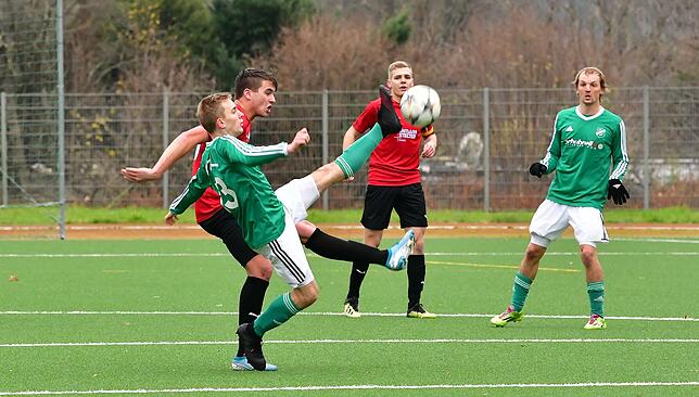 Bild 4: FC Zell besiegt den FC Hochrhein deutlich mit 4:1 &ndash; und wir haben Bilder!