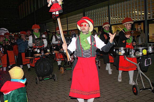 Die Heavy Blechis beim Einmarsch auf die Bühne.